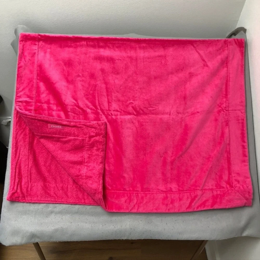 Escada Beach Bath Towel Unisex Fuchsia Pink Velour Cotton Embroidered Logo